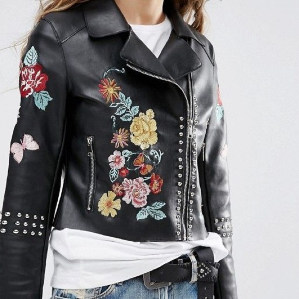🌺.•*Glamorous Biker Jacket With Painted Floral Motifs And Studs*•.🌺